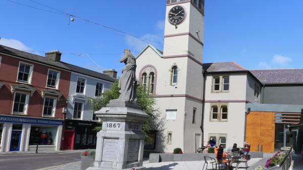 Cork County Council has been granted more than €2 million in funding to revitalise the town centres of Skibbereen and Clonakilty. 