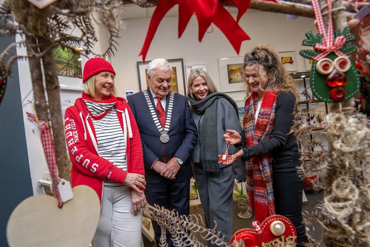 Pictured (L/R): Maria Dowling (Blackwater Valley Makers), The Mayor of the County of Cork, Cllr Frank O’Flynn,, Valerie O’Sullivan (Chief Executive of Cork County Council) and Siobhain Steele (Blackwater Valley Makers).